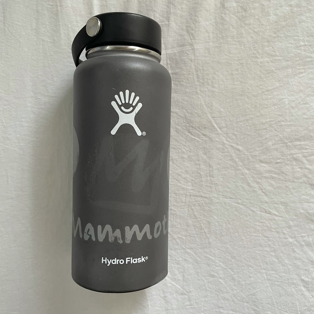 Grey 32 oz Hydroflask!